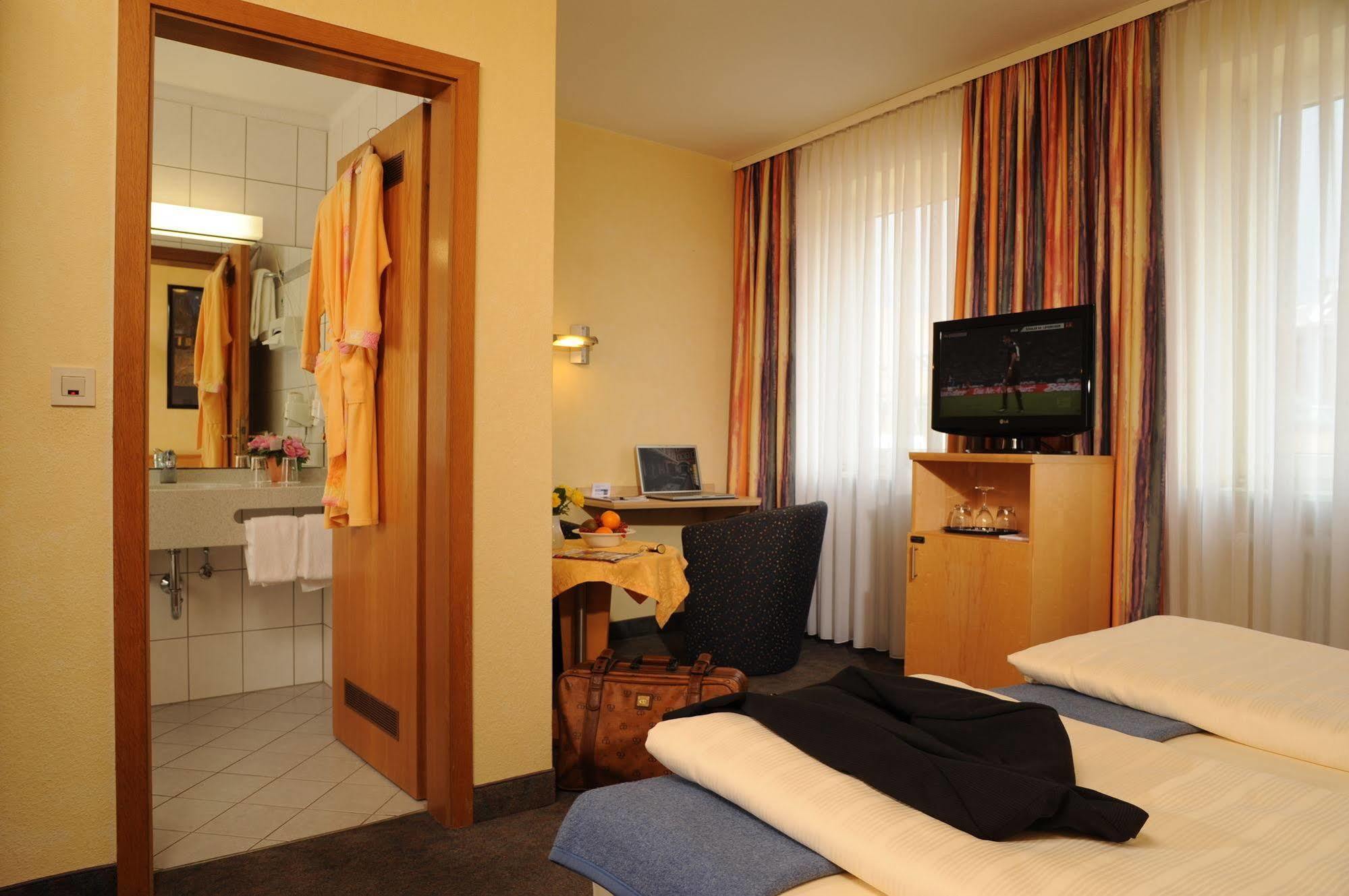 City Partner Hotel Strauss Wurzburg Exterior photo