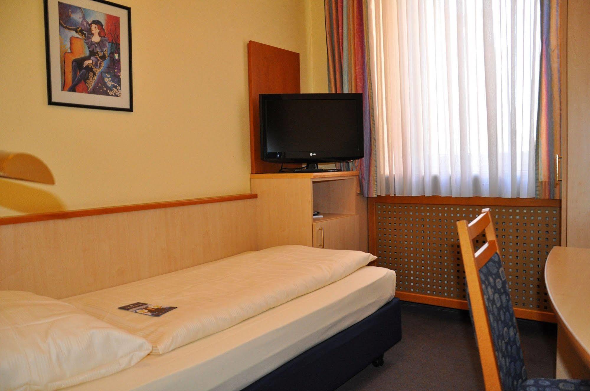 City Partner Hotel Strauss Wurzburg Exterior photo