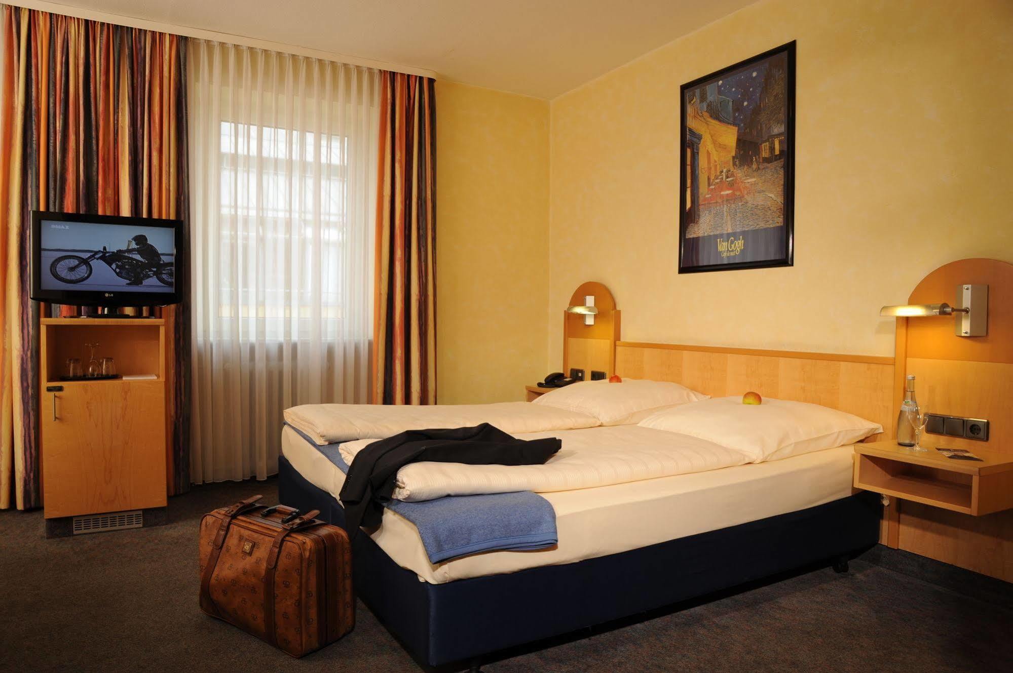 City Partner Hotel Strauss Wurzburg Exterior photo